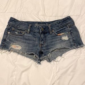 AmericannEagle Low-Rise Denimn Short Shorts. Size 6.